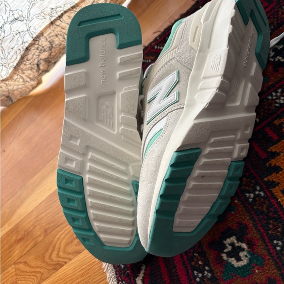 FIGS | New Balance 997H Women's Mint and White Sneakers - Picture 3 of 8